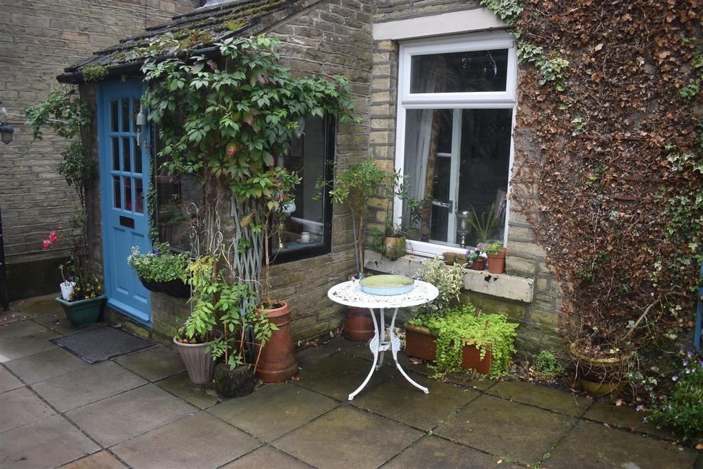 Littlemoor, Bradford BD13 2 bed cottage for sale £129,950