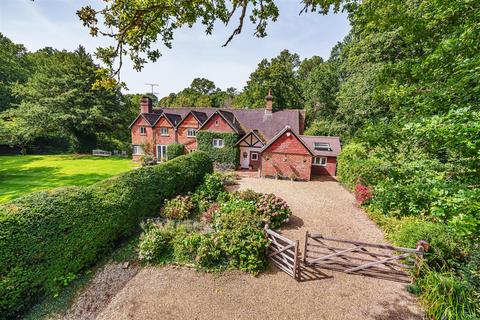 Kingshott Ropes Lane, Fernhurst, Haslemere, GU27 3JD