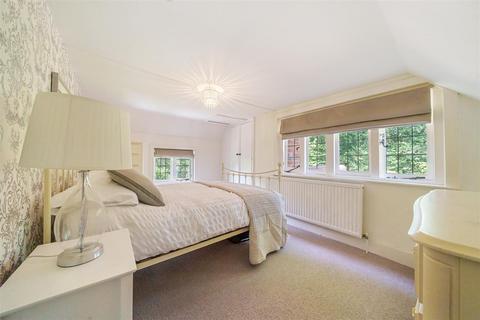 Kingshott Ropes Lane, Fernhurst, Haslemere, GU27 3JD