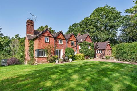 Kingshott Ropes Lane, Fernhurst, Haslemere, GU27 3JD