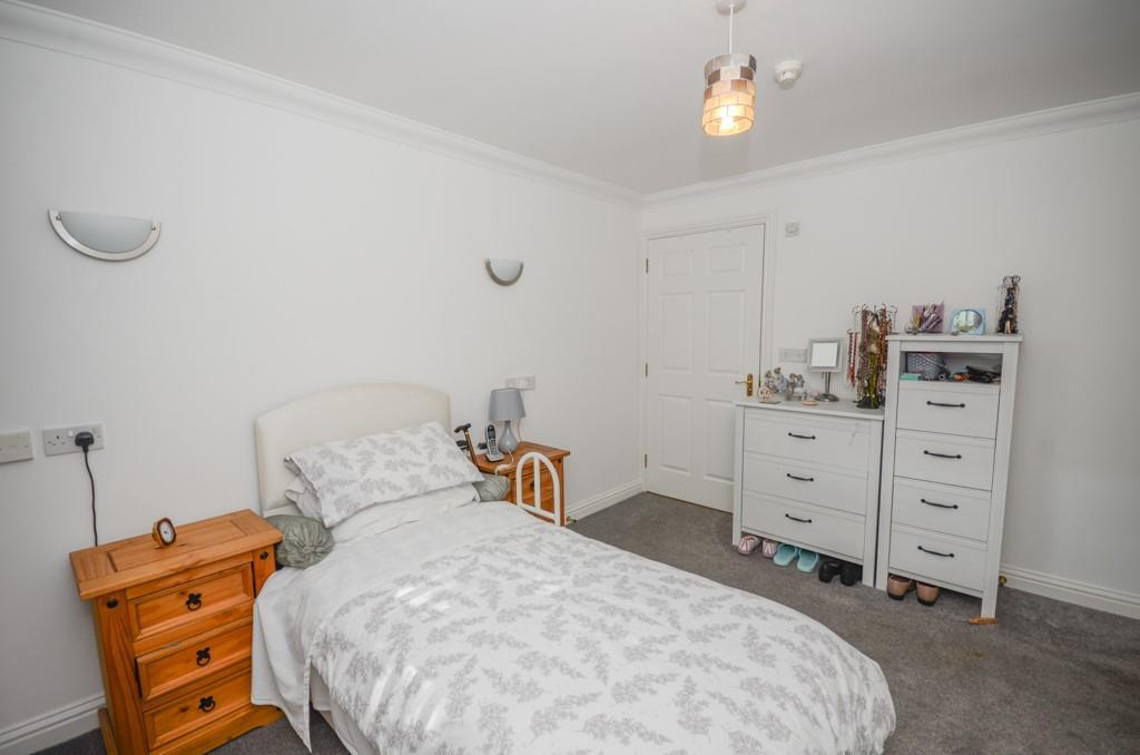 Bedroom pic 2.jpg