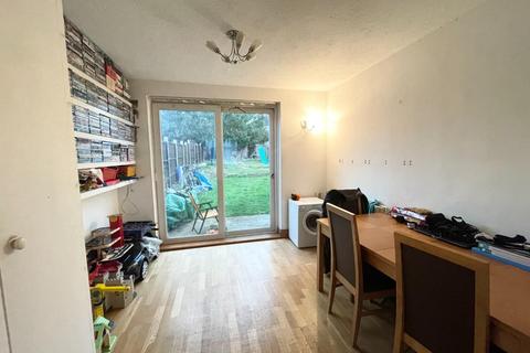 16 Penn Close, Greenford, UB6 9NS