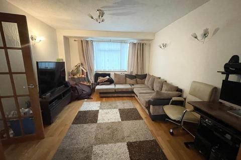 16 Penn Close, Greenford, UB6 9NS