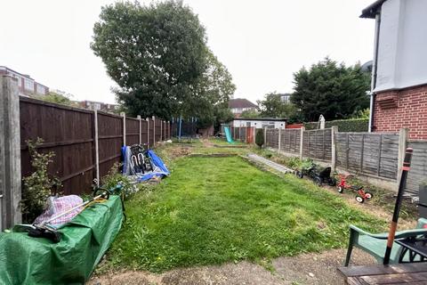 16 Penn Close, Greenford, UB6 9NS