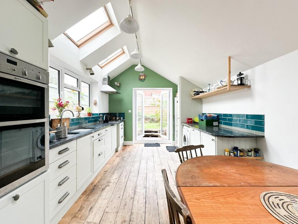 Kitchen/ Dining Room