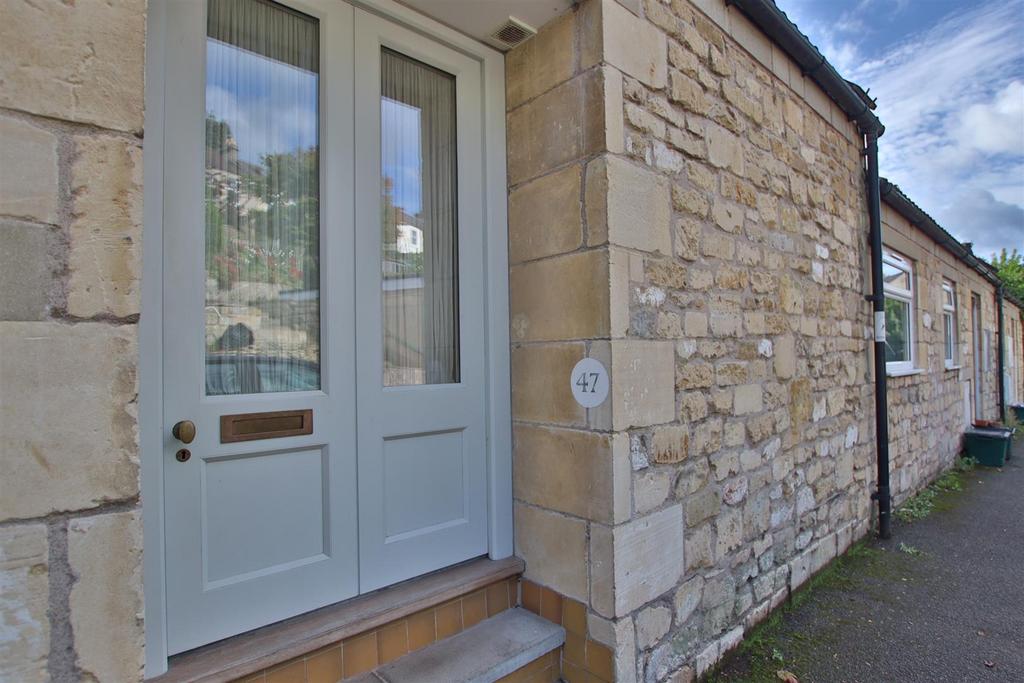 Upper East Hayes, Bath BA1 2 bed flat £1,350 pcm (£312 pw)