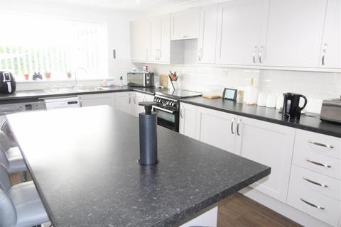 12 Aysshton Gardens, Callington, PL17 7DW