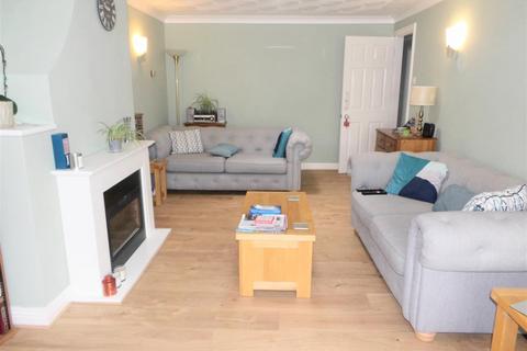 12 Aysshton Gardens, Callington, PL17 7DW