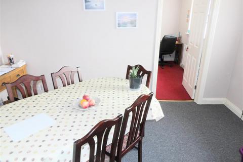 12 Aysshton Gardens, Callington, PL17 7DW