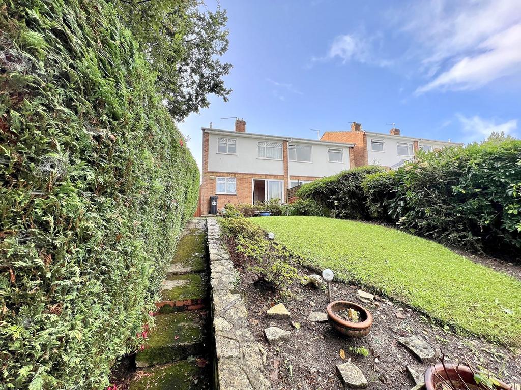 Farnham Road, Poole, BH12 3 bed semidetached house £325,000