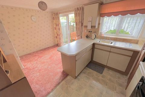 3 bedroom semi-detached house for sale - Farnham Road, Poole, BH12