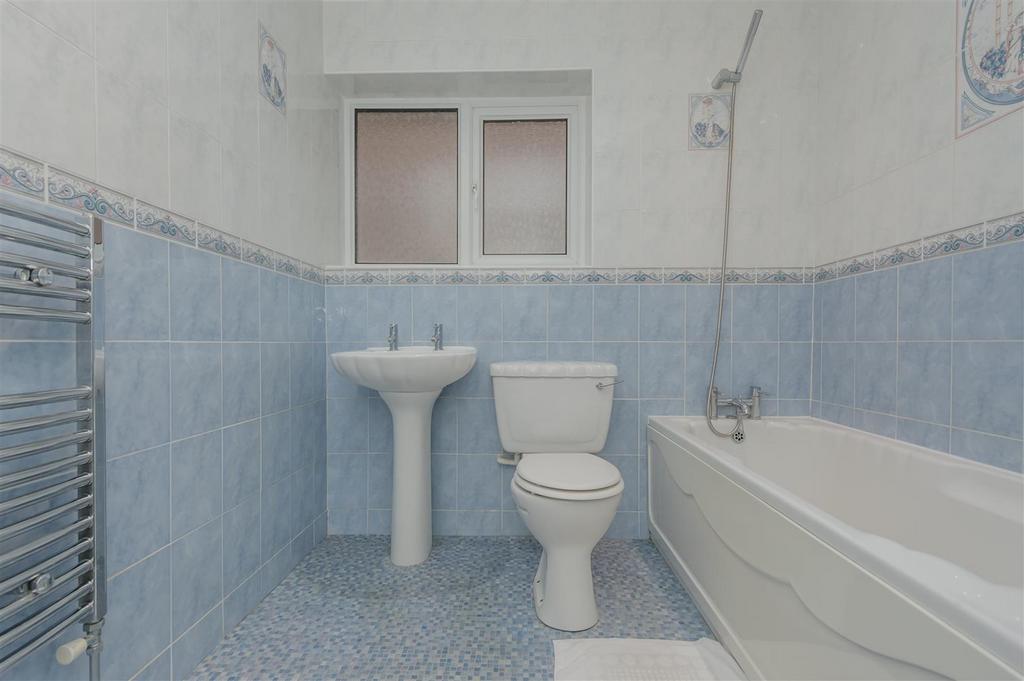 Bathroom / WC: