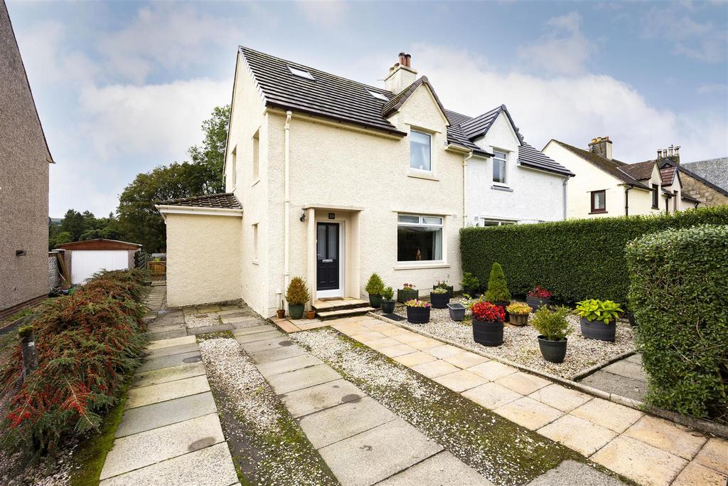 Crosshouse Road, Campsie Glen, Glasgow 3 bed semidetached house for
