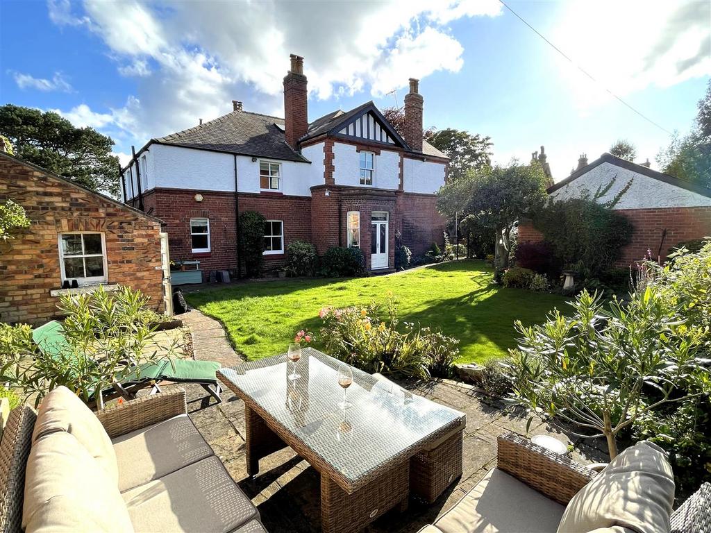 West Park Road, Scalby, Scarborough 3 bed semidetached house for sale