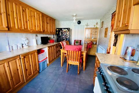 3 bedroom terraced house for sale, Chart Close, Croydon