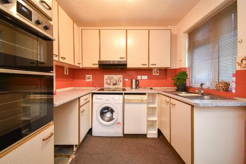 39 Eversley Crescent, St Leonards-on-sea, TN37 6QF