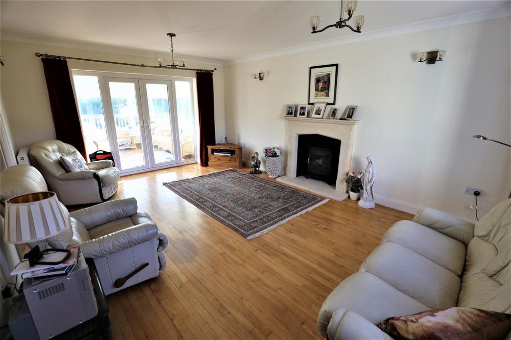Darren Close, Cowbridge, Vale Of... 4 bed house £650,000