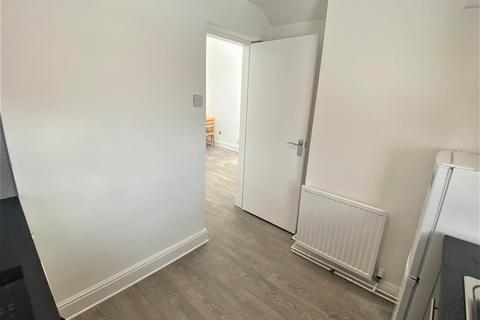 1 bedroom apartment to rent - Evington Road, Near Victoria Park, Leicester