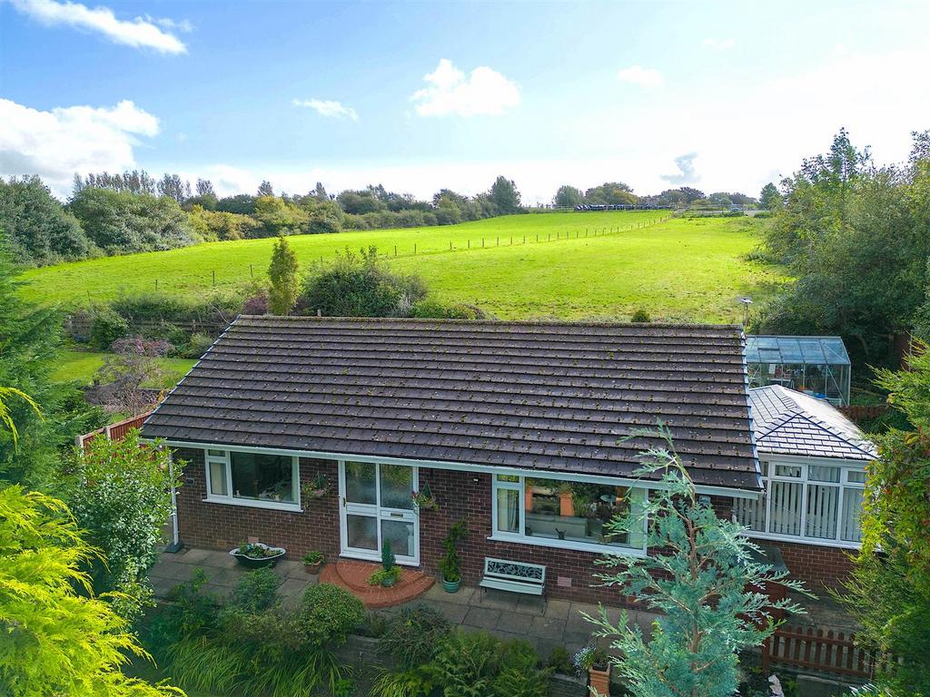 Broadbottom Road, Mottram 2 bed detached bungalow for sale £355,000