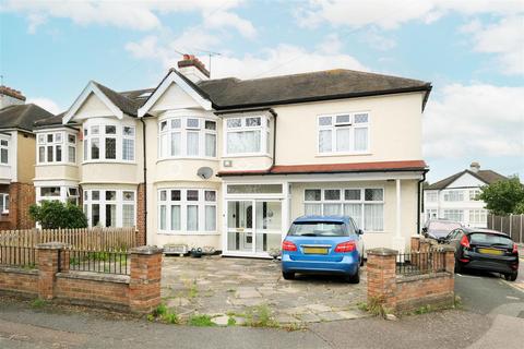 18 Balgonie Road, London, E4 7HL