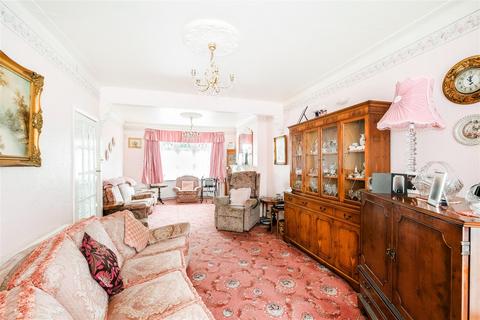 18 Balgonie Road, London, E4 7HL