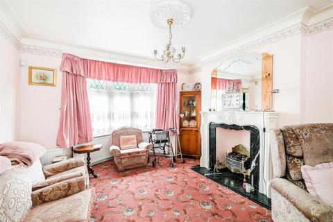 18 Balgonie Road, London, E4 7HL