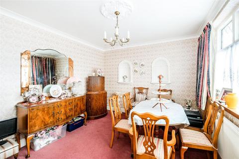 18 Balgonie Road, London, E4 7HL