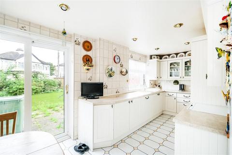 18 Balgonie Road, London, E4 7HL