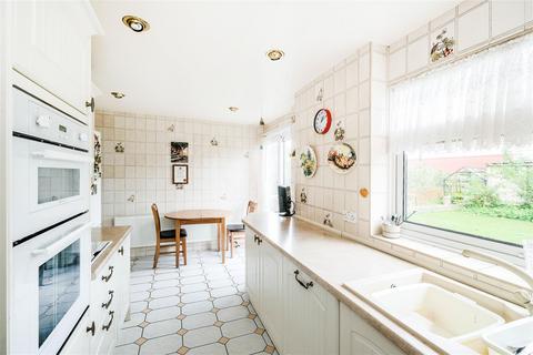 18 Balgonie Road, London, E4 7HL