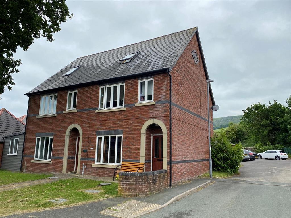 Parc Caradog, Trewern, Welshpool 3 bed semidetached house for sale £