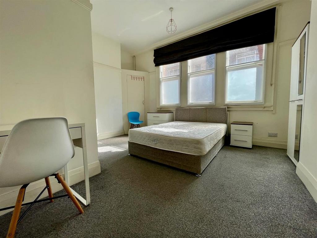 Front Reception Room/Bedroom 6