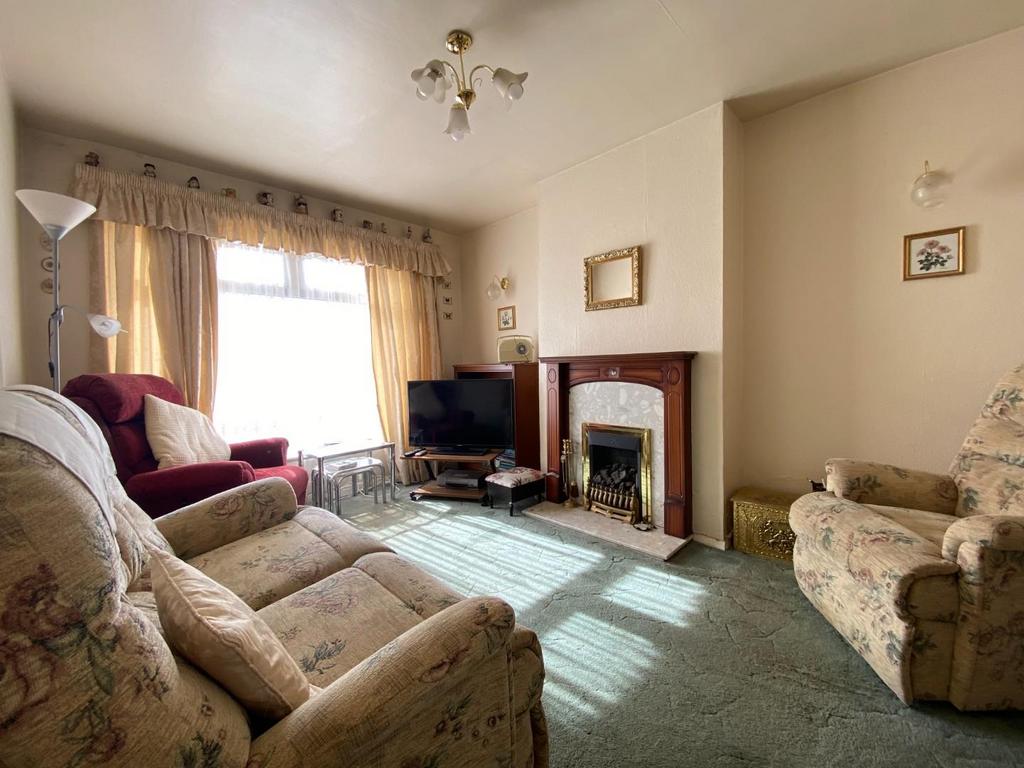 Coppice Drive, Parklands, Northampton NN3 2 bed semidetached bungalow