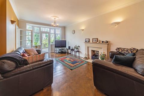 45 Shanklin Drive, Leicester, LE2 3QE