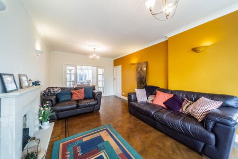 45 Shanklin Drive, Leicester, LE2 3QE
