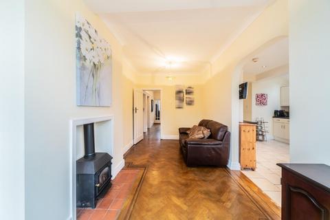 45 Shanklin Drive, Leicester, LE2 3QE