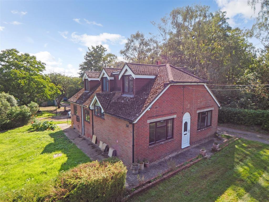 New Road, Landford, Wiltshire 4 bed detached house for sale £875,000