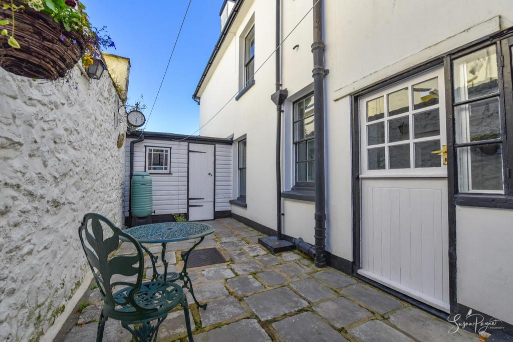 Kitchen Courtyard