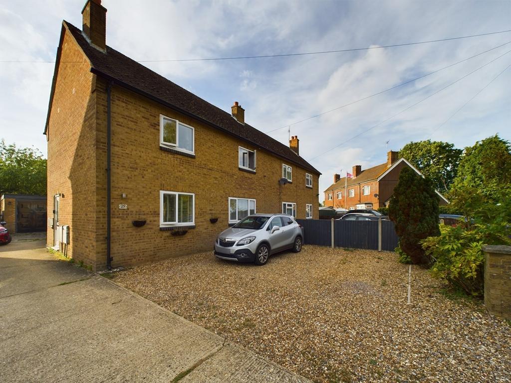Mill Way, Breachwood Green, Hitchin, SG4 3 bed semidetached house for