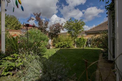 42 Bentley Avenue, Yaxley, Peterborough, PE7 3ZT