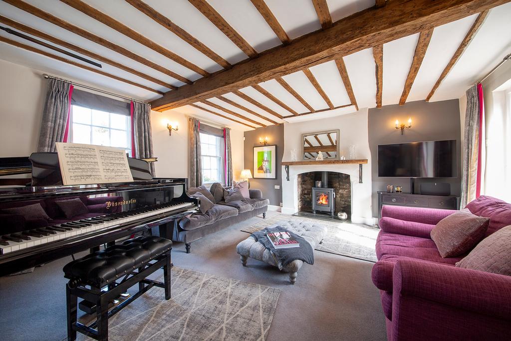 Charnham Street, Hungerford RG17 4 bed semidetached house £725,000