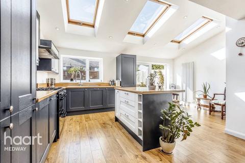 4 bedroom semi-detached house for sale - Frittenden Road, Rochester