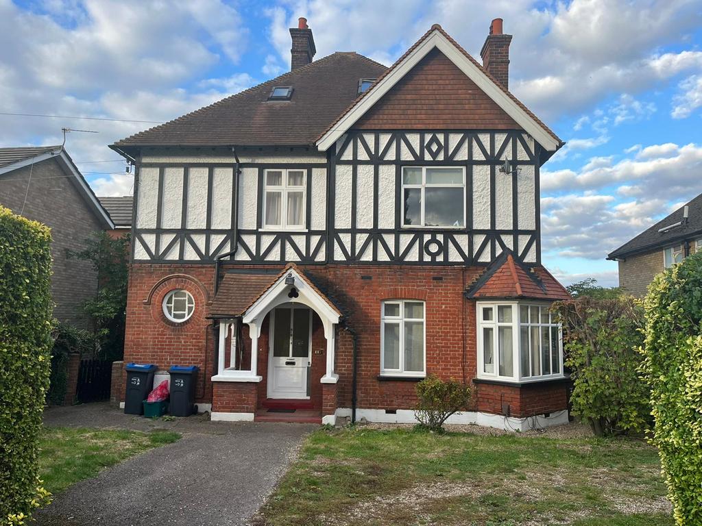Pollard Road, Morden SM4 1 bed £1,200 pcm (£277 pw)