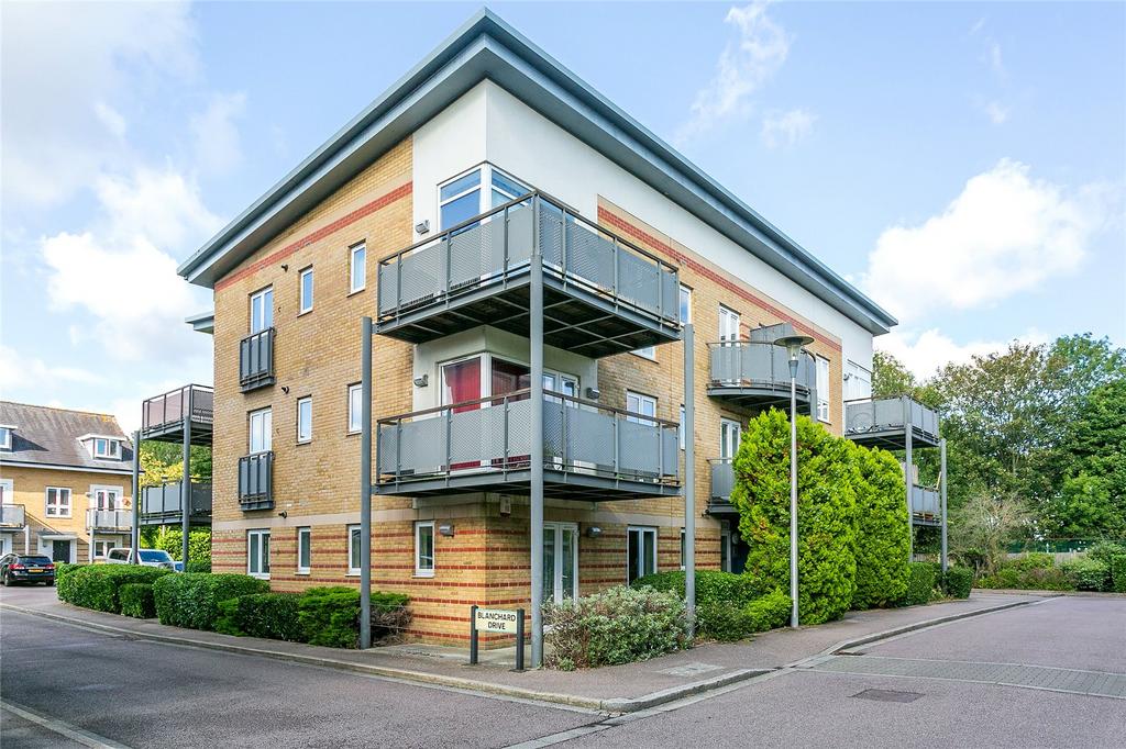 House, Cassio Place, Watford... 2 bed apartment £1,700 pcm (£