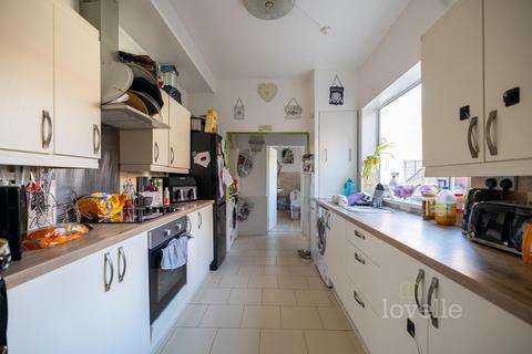 5 bedroom semi-detached house for sale, Church Street , Gainsborough DN21