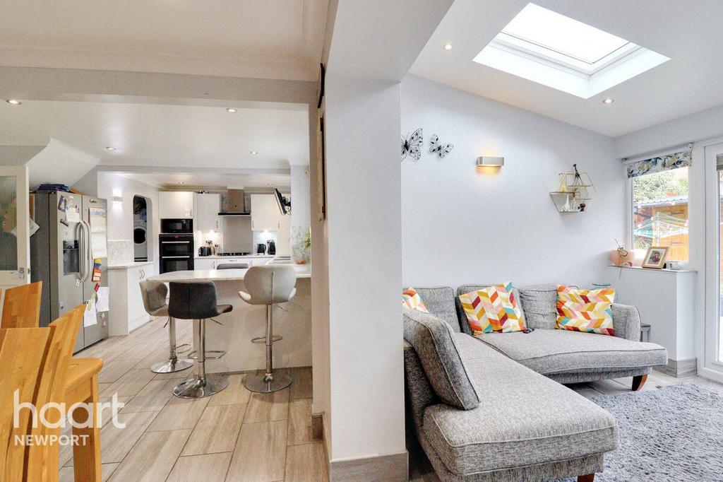 Squires Gate, Newport 4 bed detached house for sale £380,000