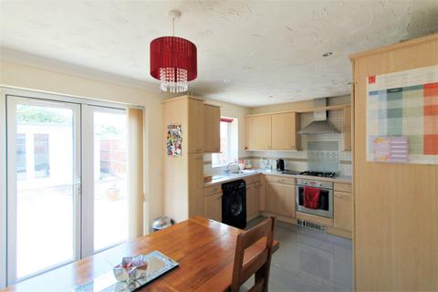 4 bedroom semi-detached house for sale - Erringtons Close, Oadby, Leicester, LE2