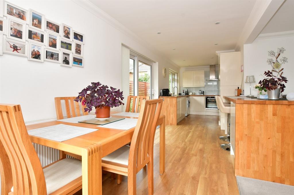 Kitchen/ Dining Area