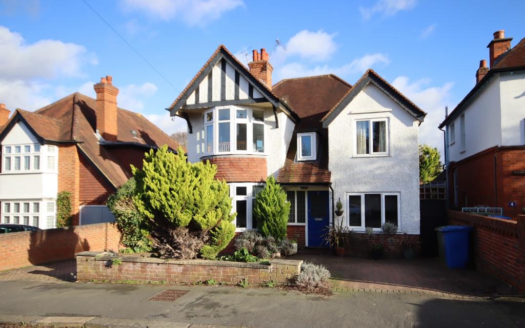 Belmont Park Avenue, Maidenhead 4 bed detached house for sale £1,075,000