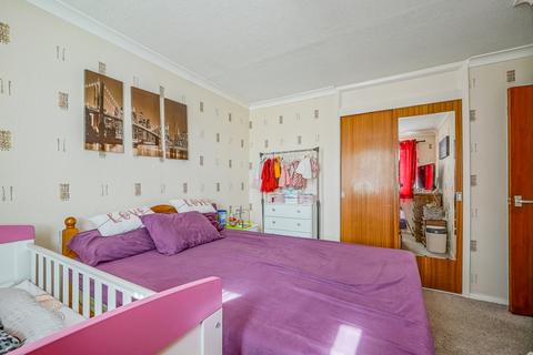 42 Foxcroft Drive, Carterton, OX18 3HT