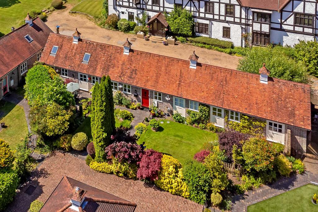 Home Farm, Park Road, Tring 3 bed detached house for sale £885,000